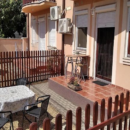Hellasz Apartman Gyula Esterno foto