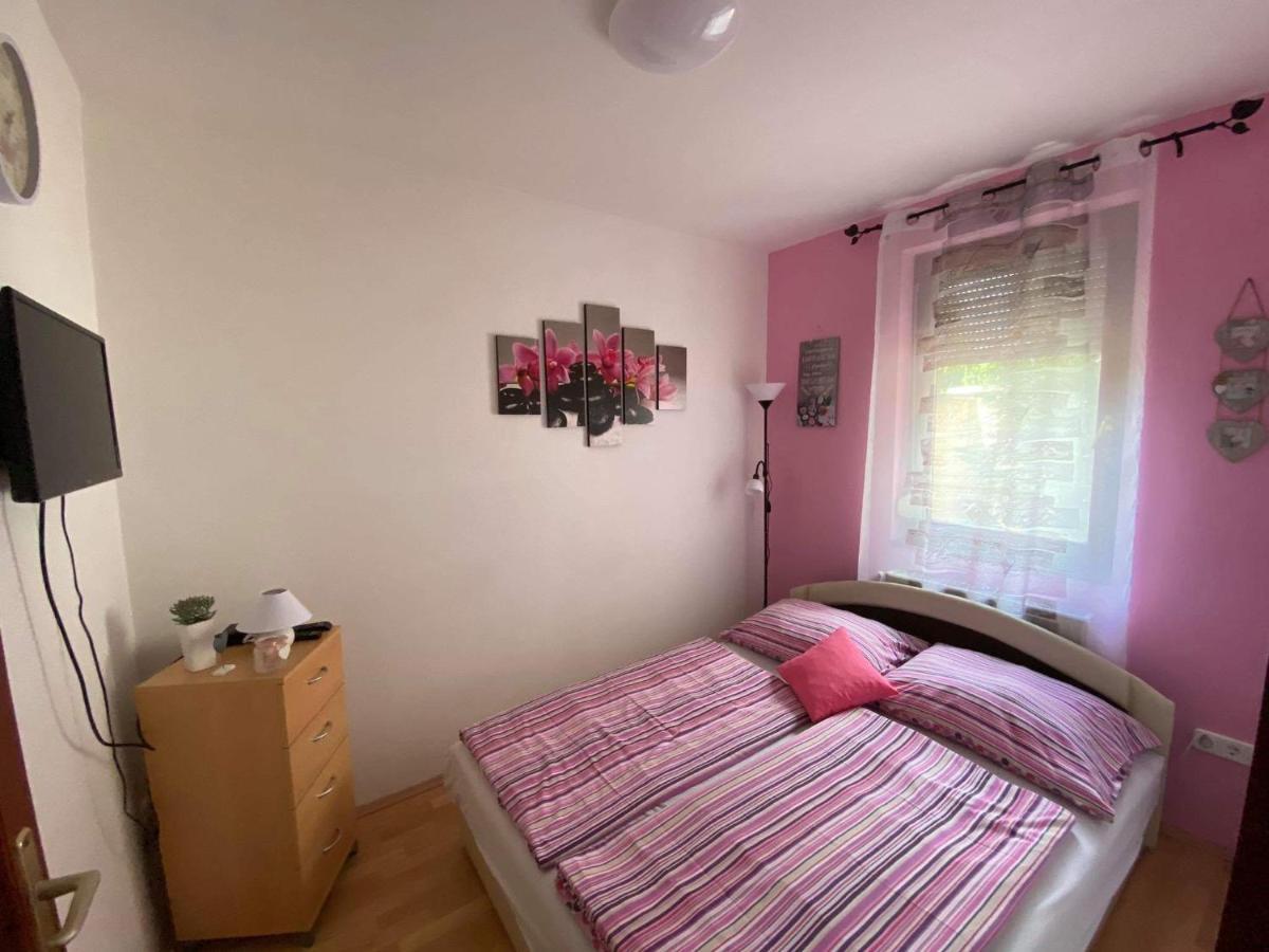 Hellasz Apartman Gyula Esterno foto