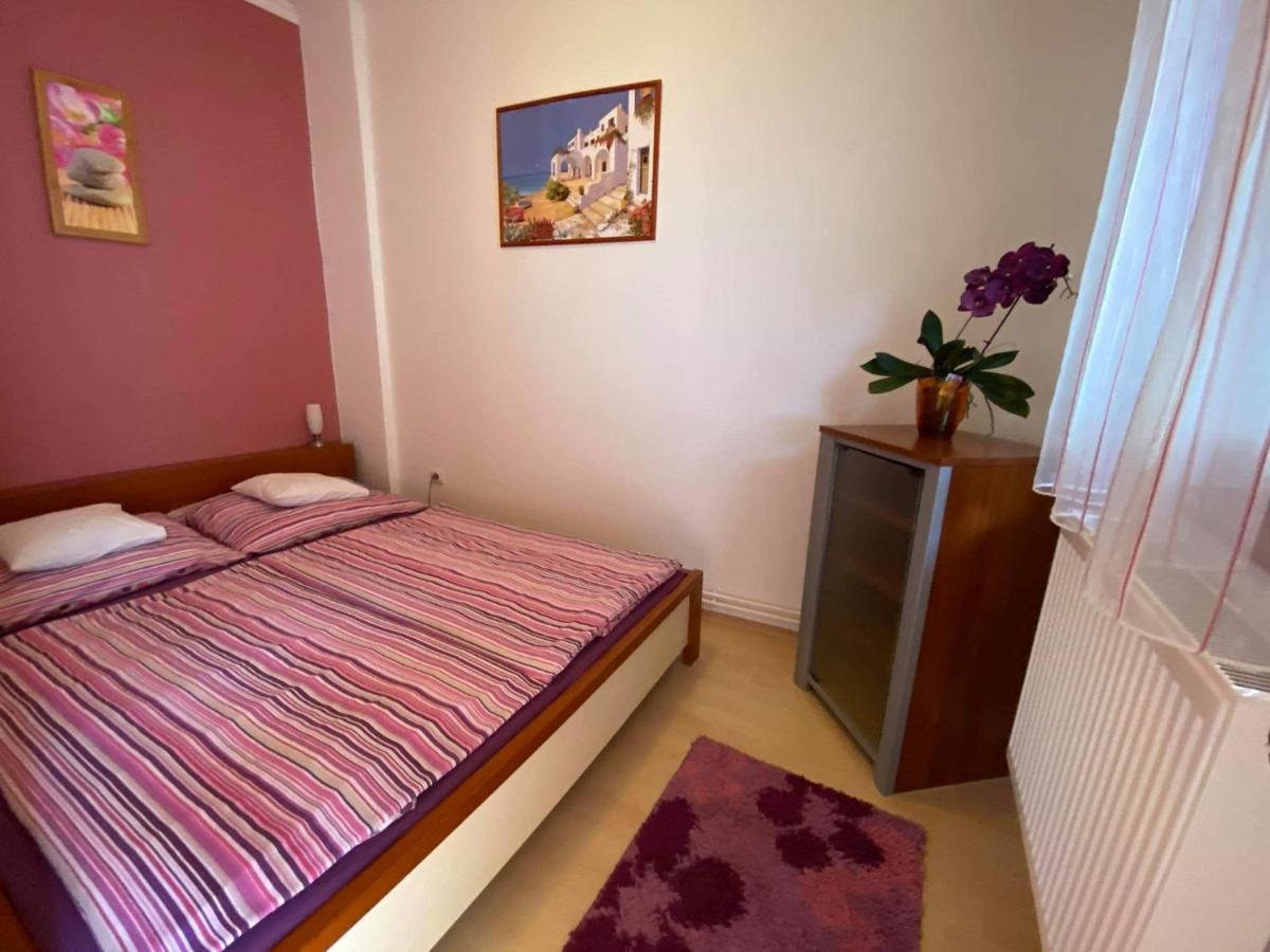 Hellasz Apartman Gyula Esterno foto