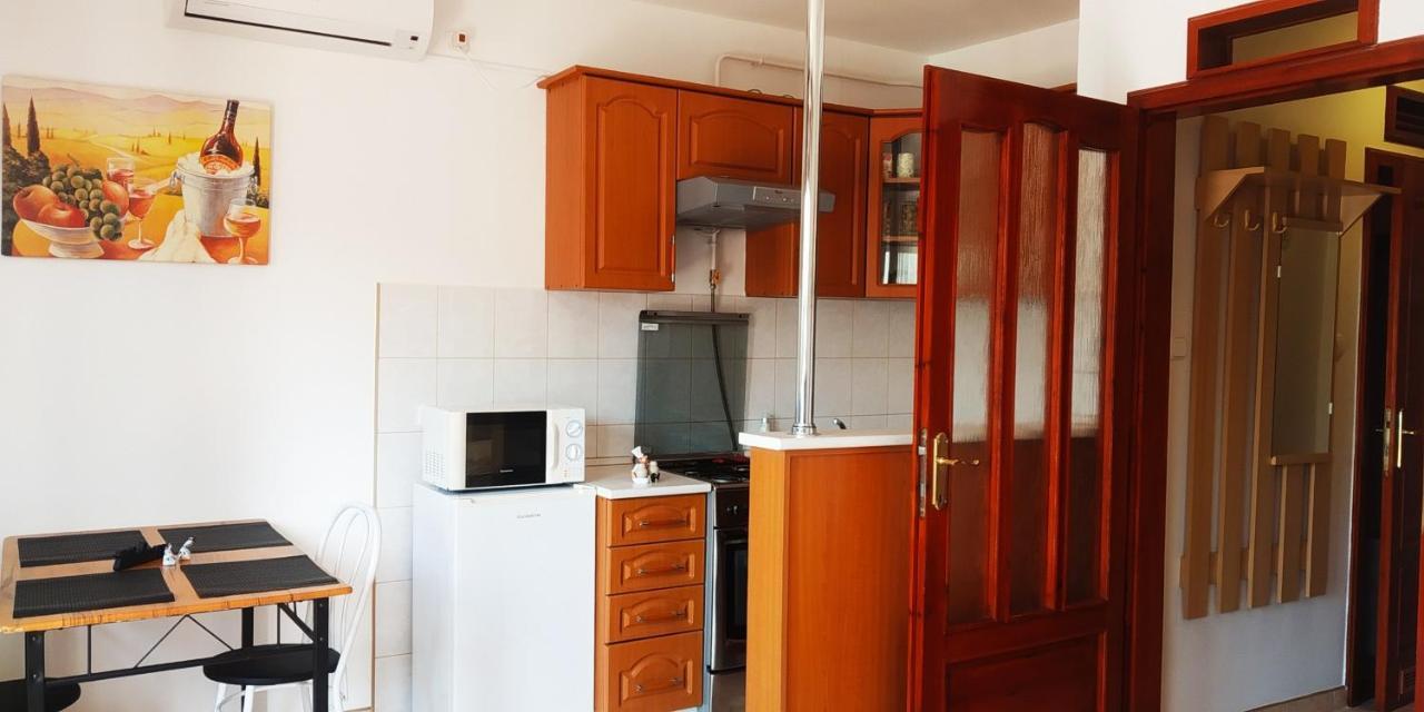 Hellasz Apartman Gyula Esterno foto