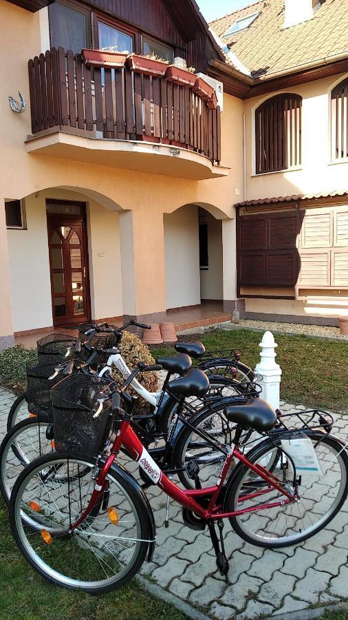 Hellasz Apartman Gyula Esterno foto