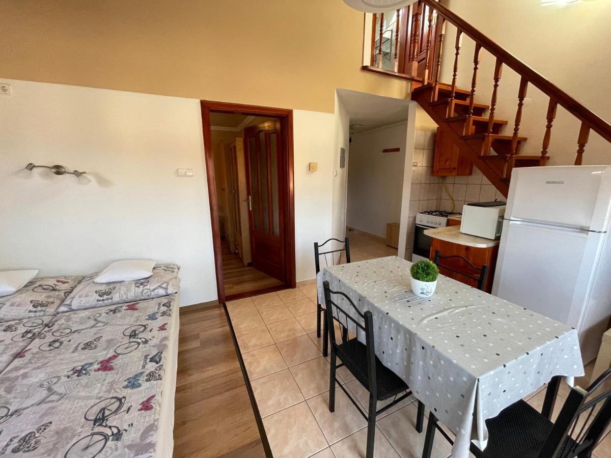 Hellasz Apartman Gyula Esterno foto