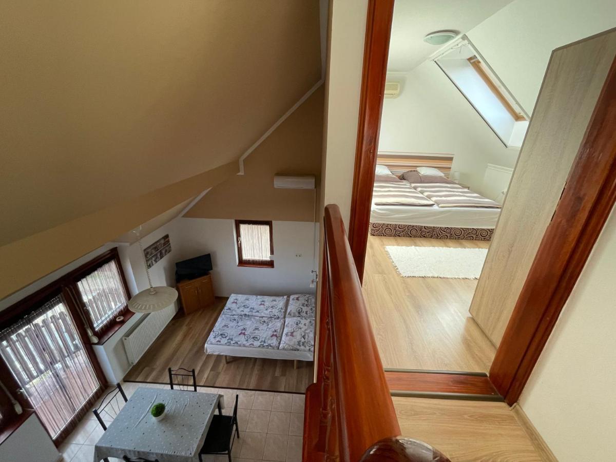 Hellasz Apartman Gyula Esterno foto