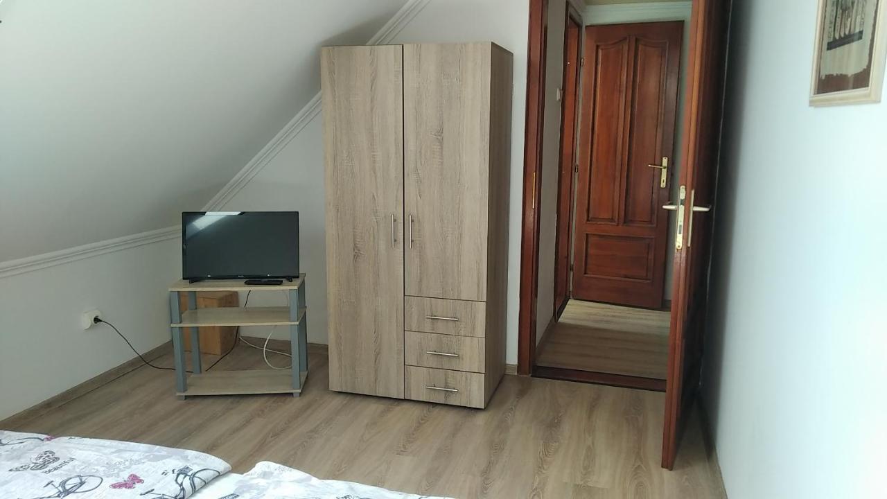 Hellasz Apartman Gyula Esterno foto