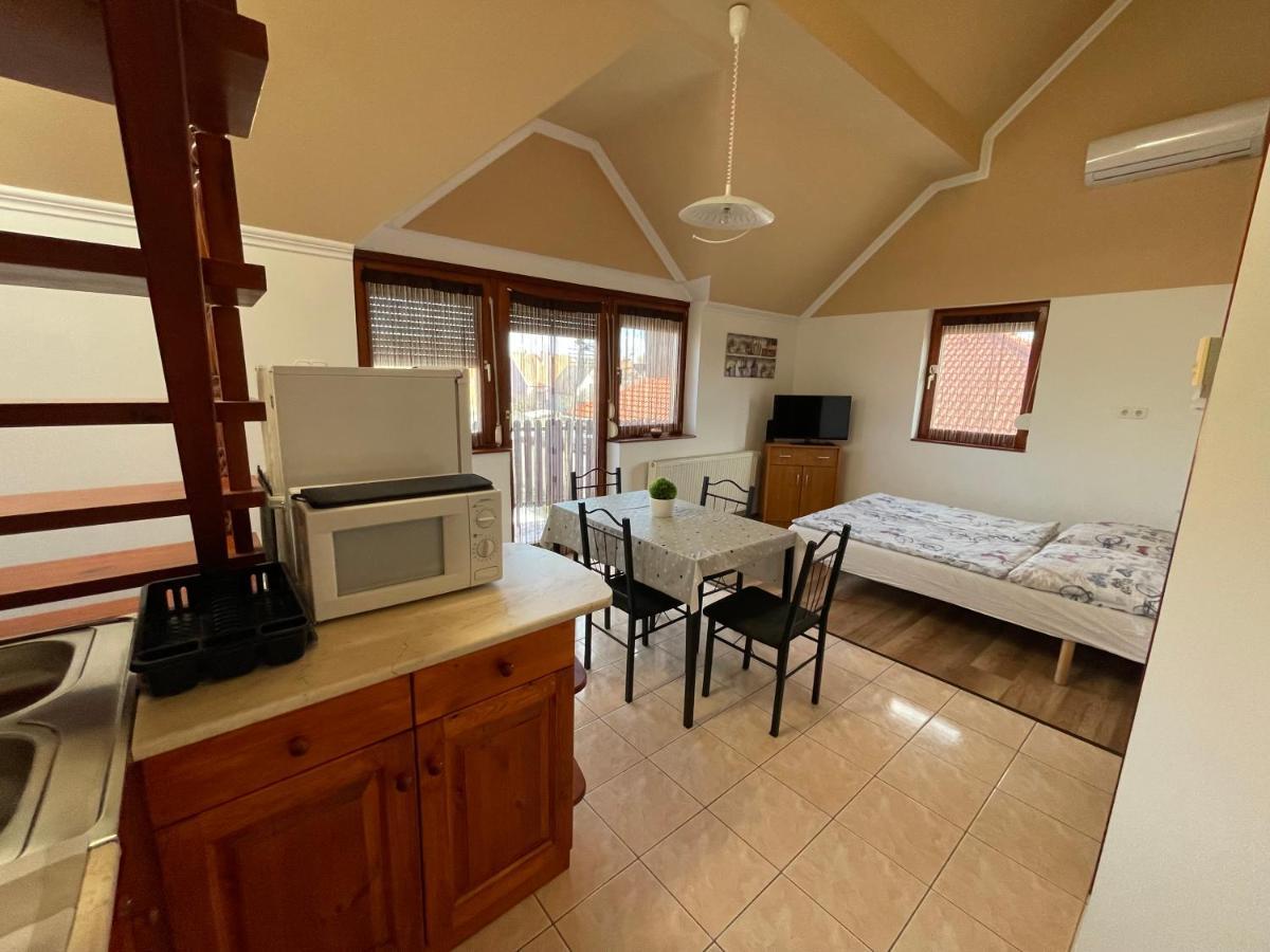 Hellasz Apartman Gyula Esterno foto