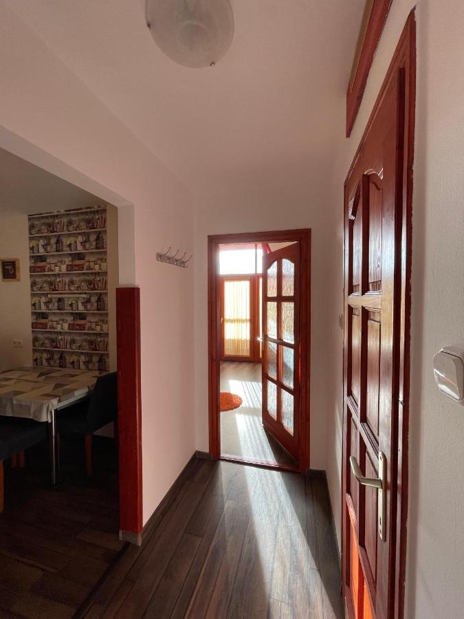 Hellasz Apartman Gyula Esterno foto