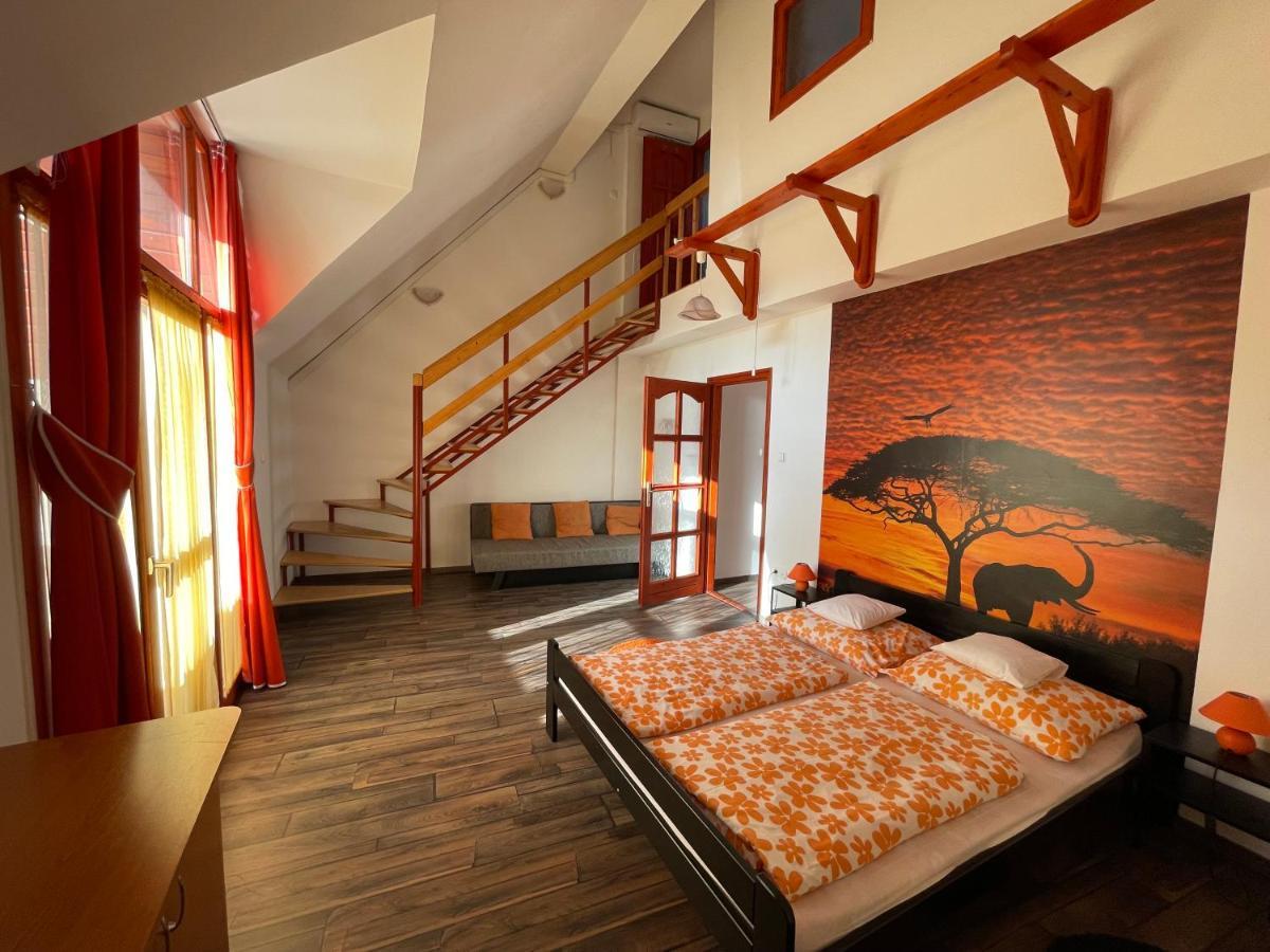 Hellasz Apartman Gyula Esterno foto