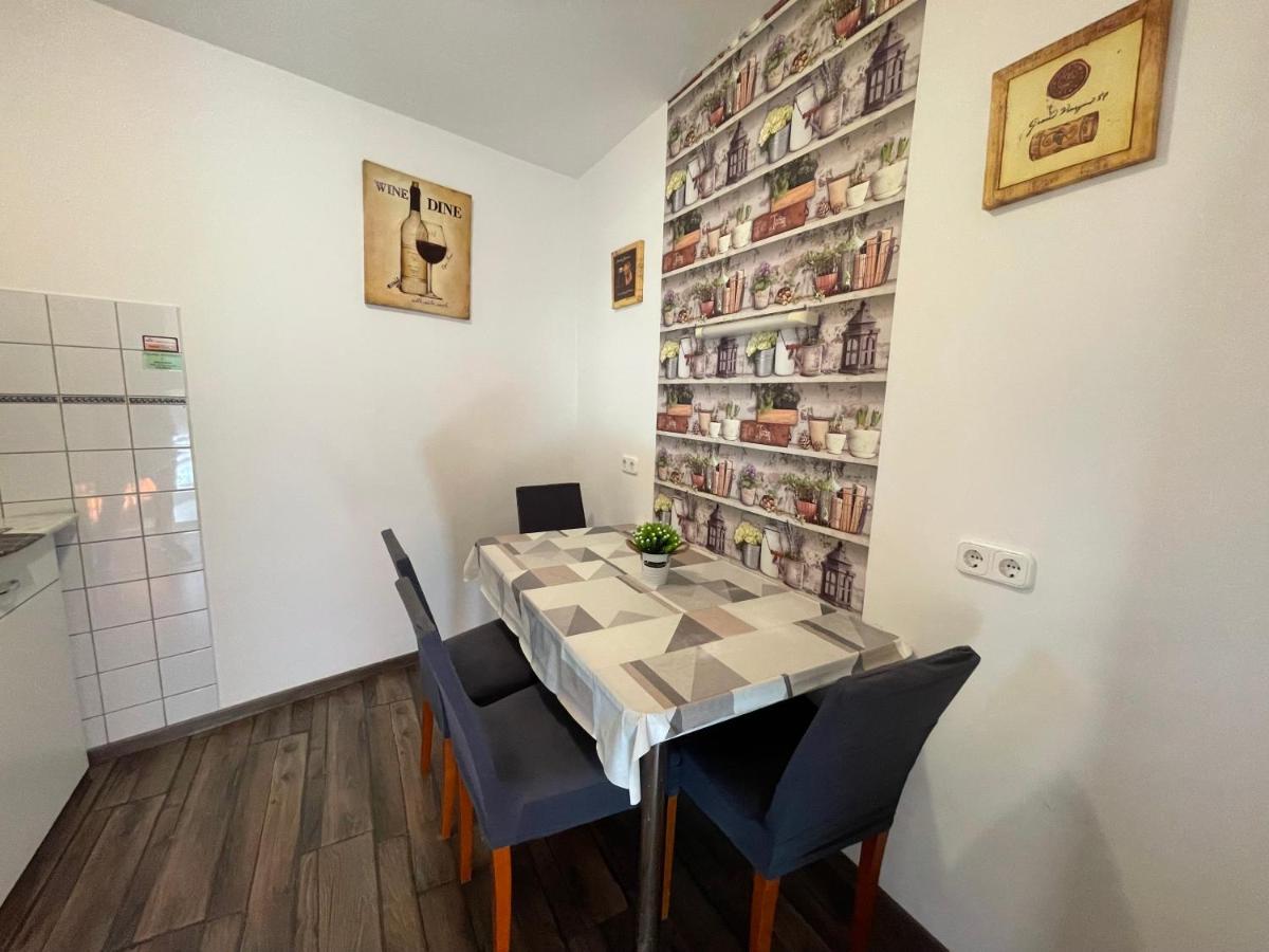 Hellasz Apartman Gyula Esterno foto