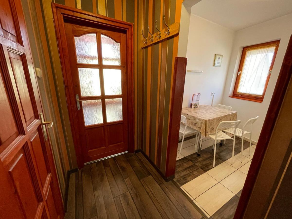 Hellasz Apartman Gyula Esterno foto