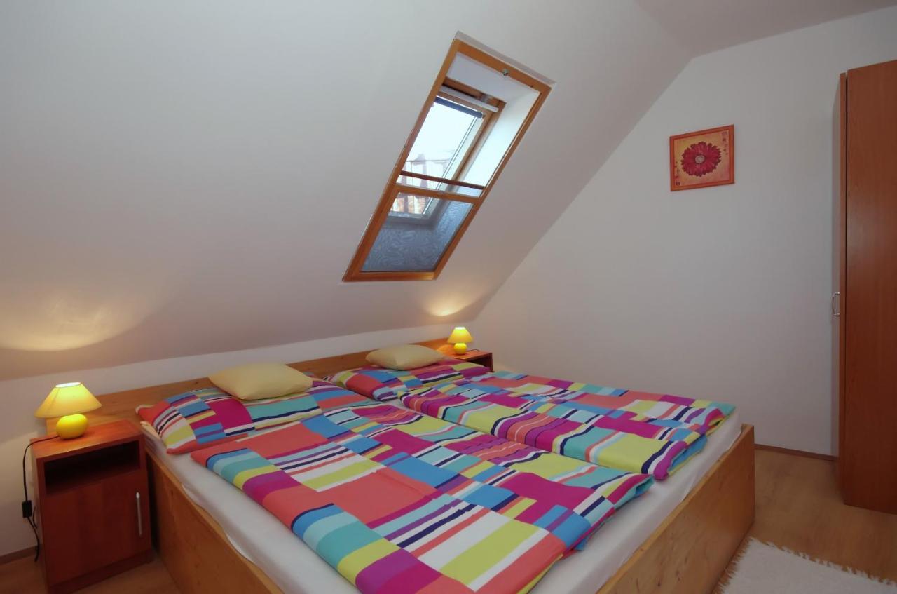 Hellasz Apartman Gyula Esterno foto