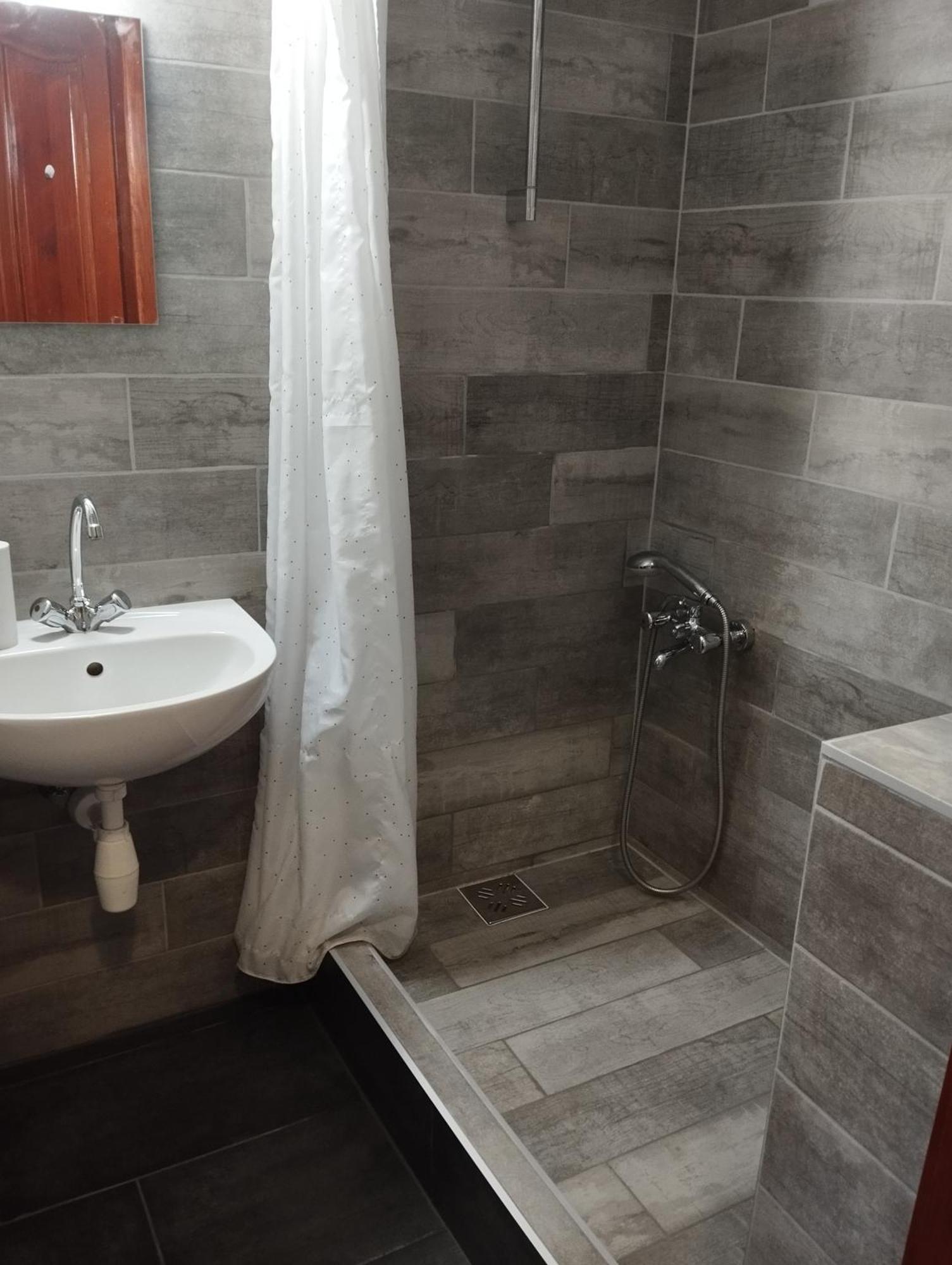Hellasz Apartman Gyula Esterno foto