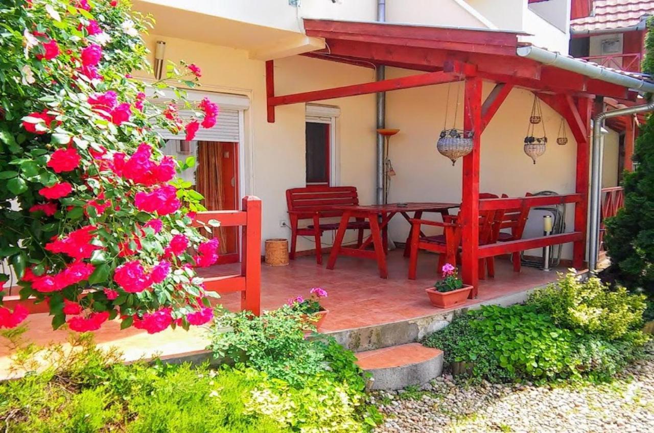 Hellasz Apartman Gyula Esterno foto
