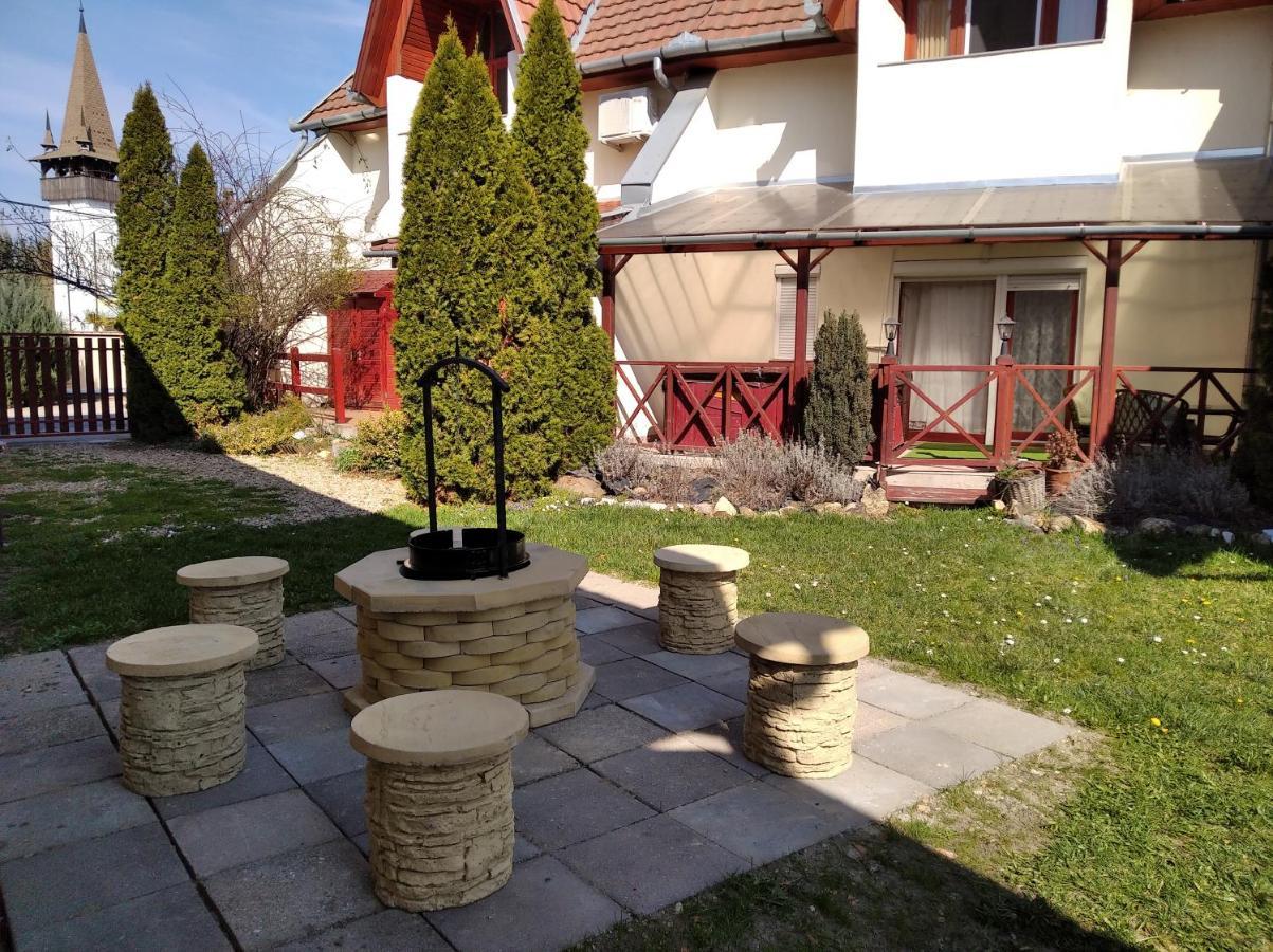 Hellasz Apartman Gyula Esterno foto
